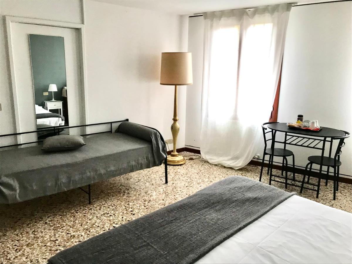 And - Private In Shared Venecia