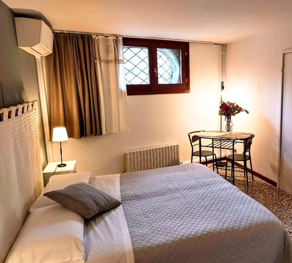 And - Private In Shared Venecia